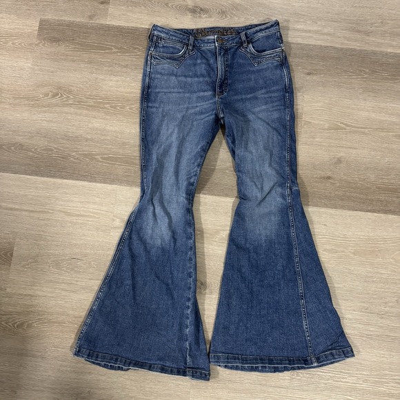 Wrangler Retro Med Wash High Rise Trumpet Flare Bell Bottom Jeans Size 32x34 - Picture 2 of 7